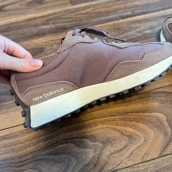 New Balance 327’s - Picture 6 of 9